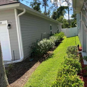 Flower Bed Weeding by Jack Of All Trades Landscape & More/Property Preservationist reviewed on December 18, 2021