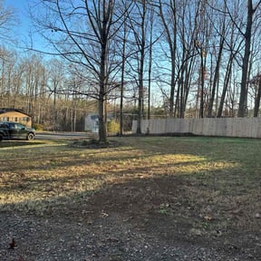 Leaf Removal by Hargett lawn services reviewed on November 26, 2024