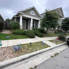 Weeding by Select Cuts Premium Lawn Care reviewed on August 5, 2020