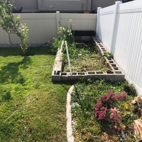 Flower Bed Weeding by Big D's reviewed on August 23, 2024