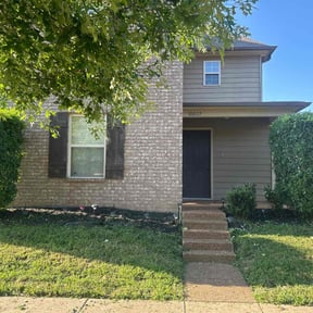 Bush Trimming by Top Turf L.L.C reviewed on September 12, 2020