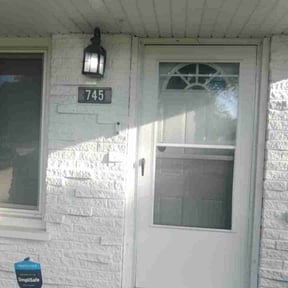 Bush Trimming by Daniel's lawn care service LLC reviewed on August 5, 2022