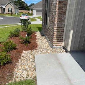 Flower Bed Weeding by Earthmovers Landscaping reviewed on March 19, 2025
