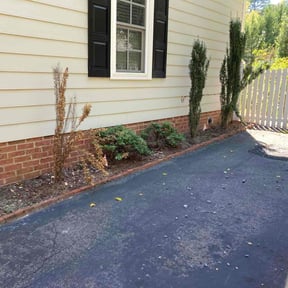 Flower Bed Weeding by Drumgo Landscaping reviewed on May 14, 2025
