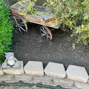 Flower Bed Weeding by Joe Jackson Signature Homes reviewed on July 15, 2022