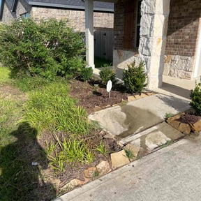Flower Bed Weeding by Fresh Cut Yard Workz reviewed on March 2, 2022