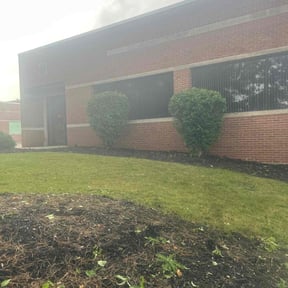 Bush Trimming by Benzki lawn care reviewed on June 24, 2022