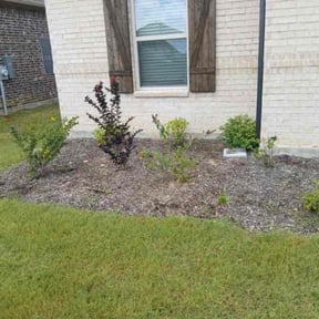 Flower Bed Weeding by Family Lawn Care reviewed on October 30, 2022