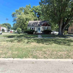 Bush Trimming by Burris Brothers Lawn Care reviewed on June 12, 2026