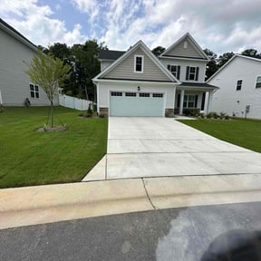 residential landscaping by Royal Scenery LLC reviewed on April 12, 2024