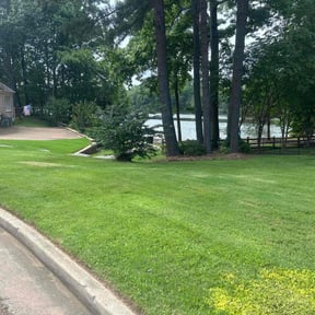 lawn maintenance by QK landscaping reviewed on August 21, 2025