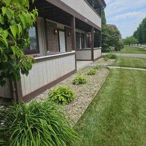 Flower Bed Weeding by Southern Native Solutions reviewed on September 14, 2026