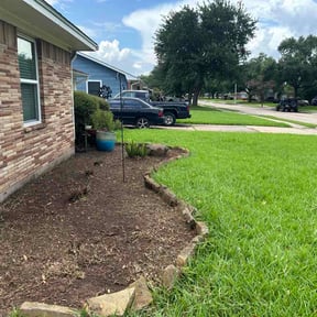 Flower Bed Weeding by South Blooming Pros reviewed on July 7, 2026