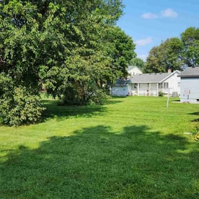 lawn care by Triple S Cuts & Cleanouts reviewed on February 27, 2024
