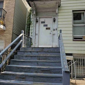 Bush Trimming by Mid-Atlantic Home Maintenance reviewed on August 16, 2025