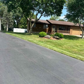 lawn maintenance by Ford year-round Lawn Service reviewed on August 15, 2025