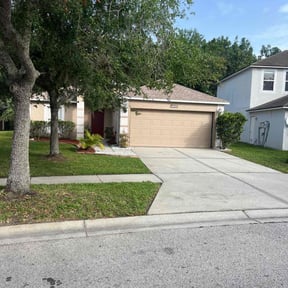 residential landscaping by Green Door reviewed on August 21, 2025
