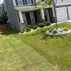Bush Trimming by Dalvin’s Lawn Care reviewed on August 2, 2026