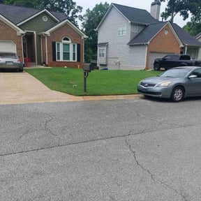 lawn service by McHenry Landscaping and Pressure Washing reviewed on August 18, 2025