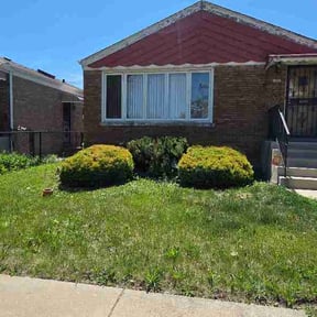 Bush Trimming by Valencia Landscaping reviewed on May 31, 2026