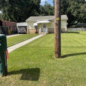 yard maintenance by Rowe's Lawn Care reviewed on December 27, 2025