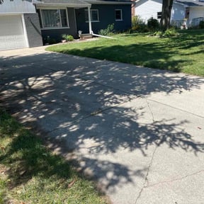 turf maintenance by Structure Lawn Care reviewed on May 4, 2024