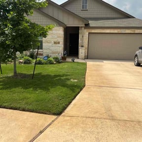 yard care by Landscapers reviewed on August 16, 2025