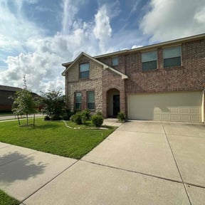 landscape maintenance by TSH Building Services LLC reviewed on August 16, 2025