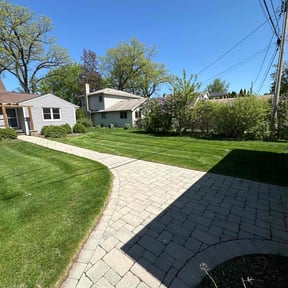 lawn maintenance by J&R Cutting it Up reviewed on November 4, 2023