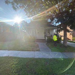 Bush Trimming by Zeroslandscape reviewed on November 26, 2025