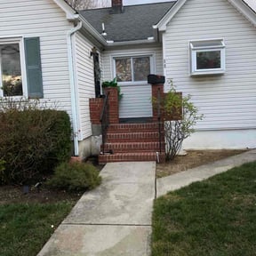 Leaf Removal by 4 Js Lawncare reviewed on November 21, 2025