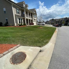 yard service by L and M Landscapping reviewed on August 18, 2025