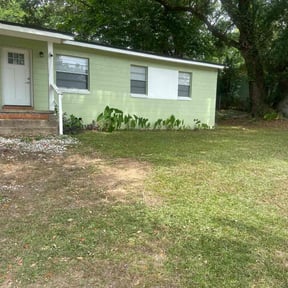 Bush Trimming by Yardsmart Services reviewed on August 15, 2025