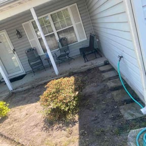 Flower Bed Weeding by E&amp;T Cleaning and Lawncare Services reviewed on May 19, 2026
