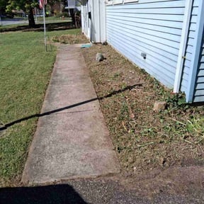 Flower Bed Weeding by Nextdoor Lawn Services LLC reviewed on October 22, 2025