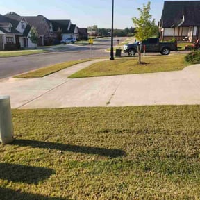 lawn maintenance by Pristine reviewed on June 7, 2022