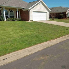 yard maintenance by Extreme Green Lawn Pros LLC reviewed on August 20, 2025