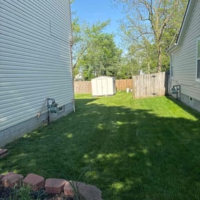 yard maintenance by AR landscaping reviewed on August 19, 2025