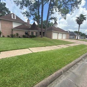 lawn maintenance by Ridgewood Landscape Management llc. reviewed on August 16, 2025