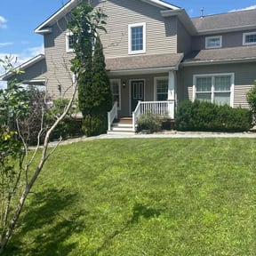 grass maintenance by Gravity Landscaping reviewed on June 8, 2025