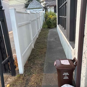 Leaf Removal by Ultimate Landscape Contractor reviewed on November 18, 2025