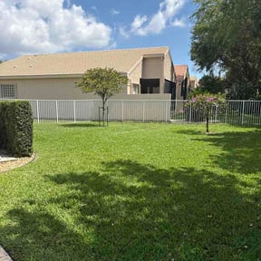 Leaf Removal by CNR LANDSCAPING reviewed on April 20, 2026