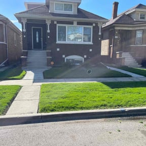 landscape maintenance by Luckys Lawn Care reviewed on August 15, 2025