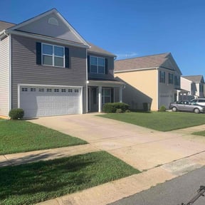 yard maintenance by Premier Lawn & Landscaping reviewed on August 18, 2025