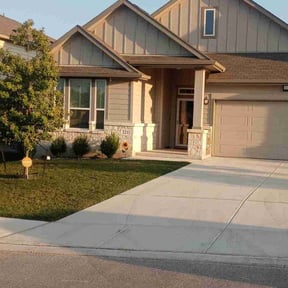 yard maintenance by VSL Lawn Service reviewed on August 17, 2025