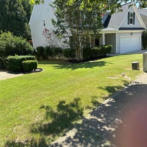 lawn maintenance by Poetry In Motion, LLC reviewed on April 25, 2022