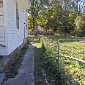 Bush Trimming by Jeanie's Lawn Service reviewed on November 6, 2025