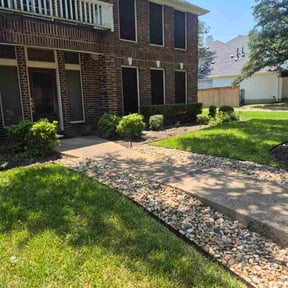 Bush Trimming by JMG Lawn Care reviewed on November 22, 2025