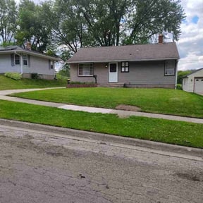 yard maintenance by JBYRD lawncare reviewed on August 17, 2025