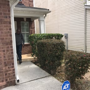 Bush Trimming by Dallas Enterprise LLC Lawn Care Services reviewed on August 21, 2025